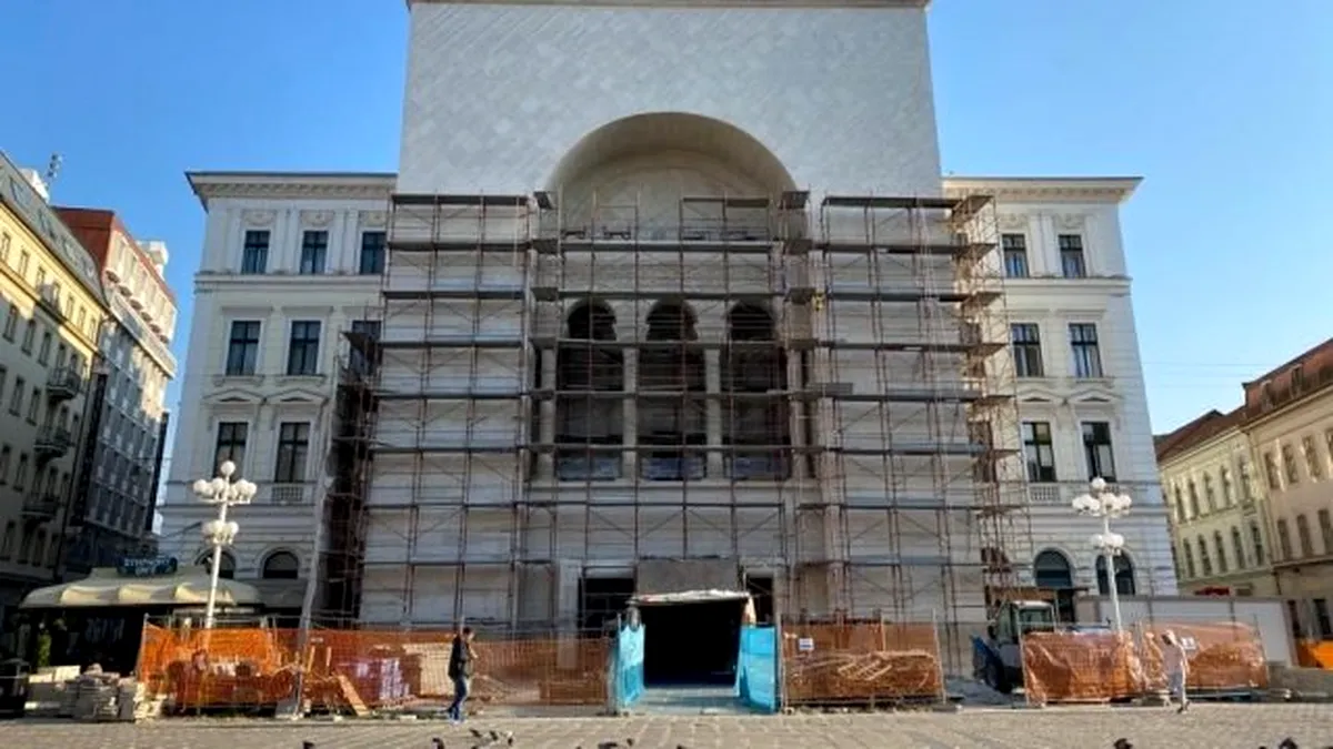 Situație: Fațada Operei din Timișoara a fost restaurată greșit (VIDEO)
