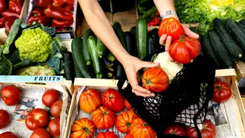 Târg de produse oltenești, găzduit de un hypermarket