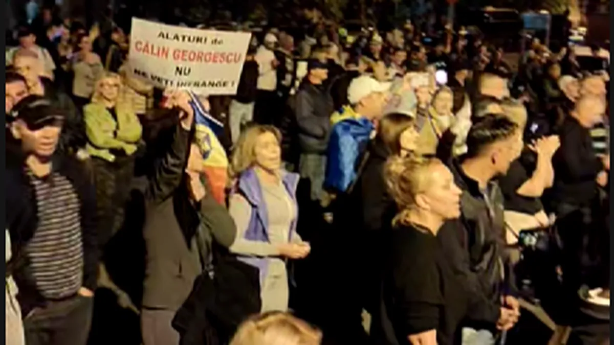 Susținătorii lui Călin Georgescu nu pleacă de la Arestul Central: a treia zi de proteste