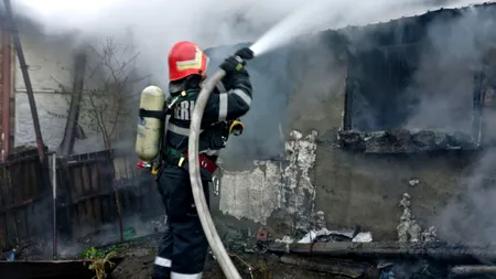 Tragedie într-o comună din Suceava. Doi copii au murit într-un incendiu care le-a cuprins casa