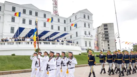 Festivism la Ziua Marinei Române, la 24 de ore după explozia de la Costinești. Președintele Iohannis și ceilalți oficiali români promit că ne apără NATO