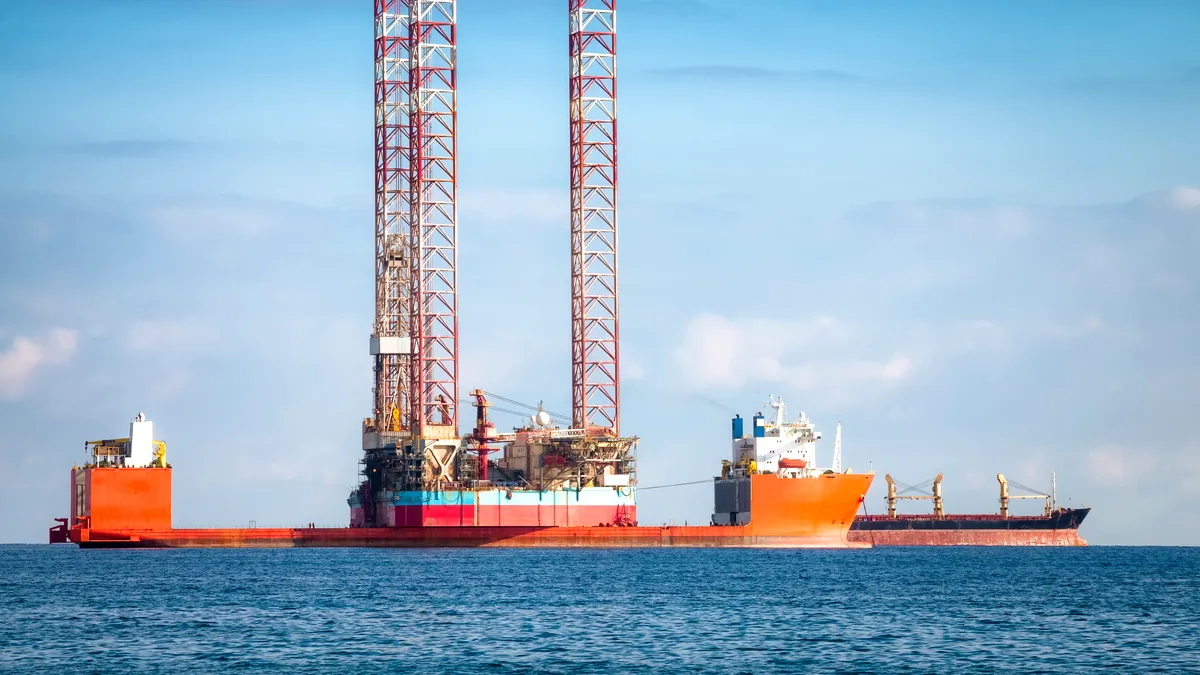 „Flota fantomă” a Rusiei, acuzată că ocolește sancțiunile și alimentează războiul