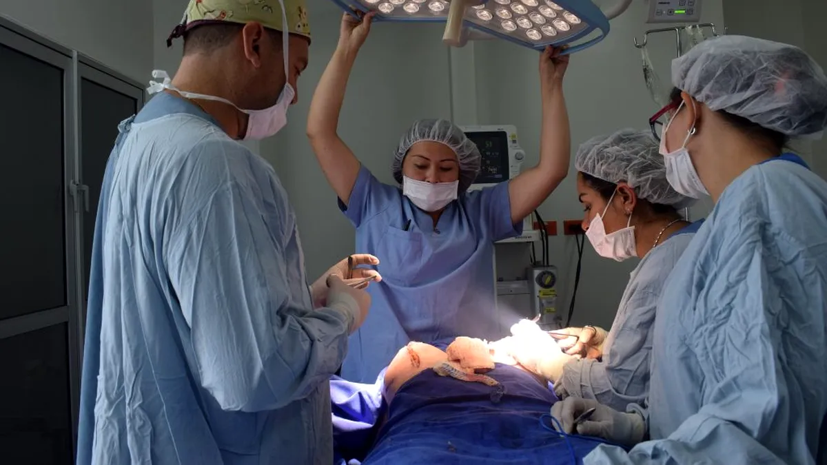 Românii au apelat în pandemie la chirurgie plastică, nu la paracetamol
