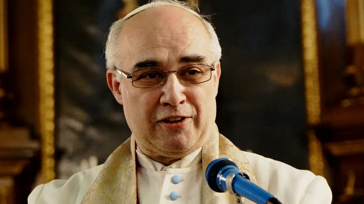 Scandalul abatelui din Oradea ia amploare: Se cere convocarea oficială a ambasadorului român la Budapesta