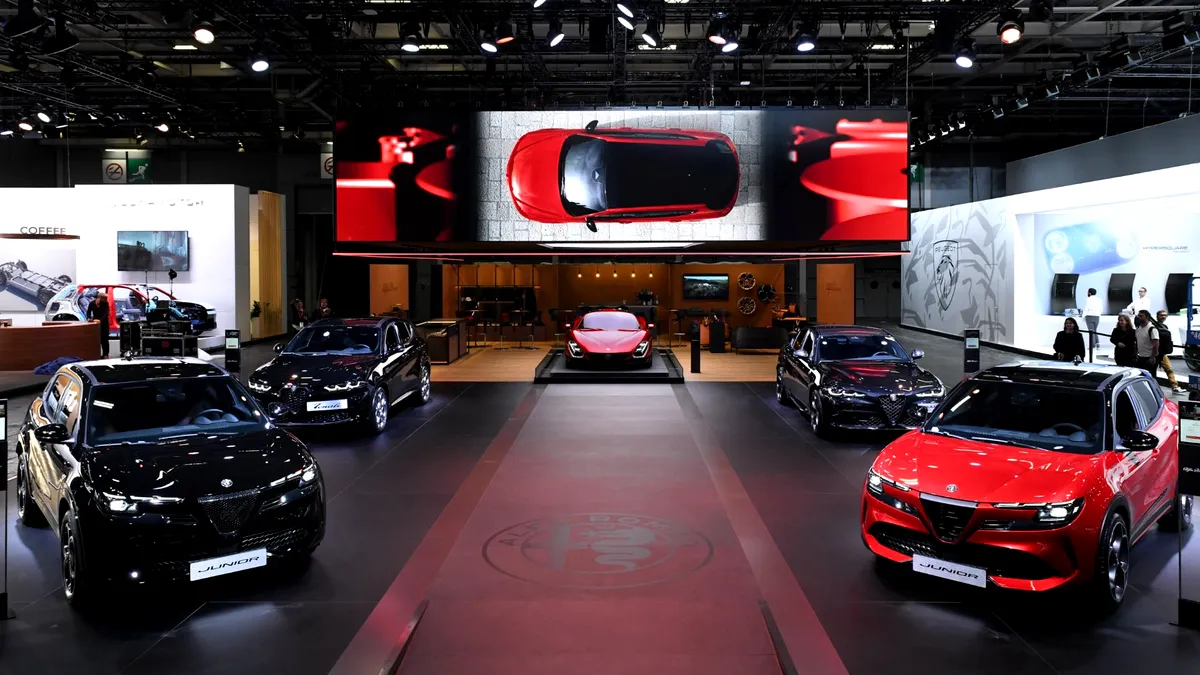 După debutul la Salonul auto de la Paris, noul Junior Ibrida de la Alfa Romeo a ajuns în showroom-urile din România