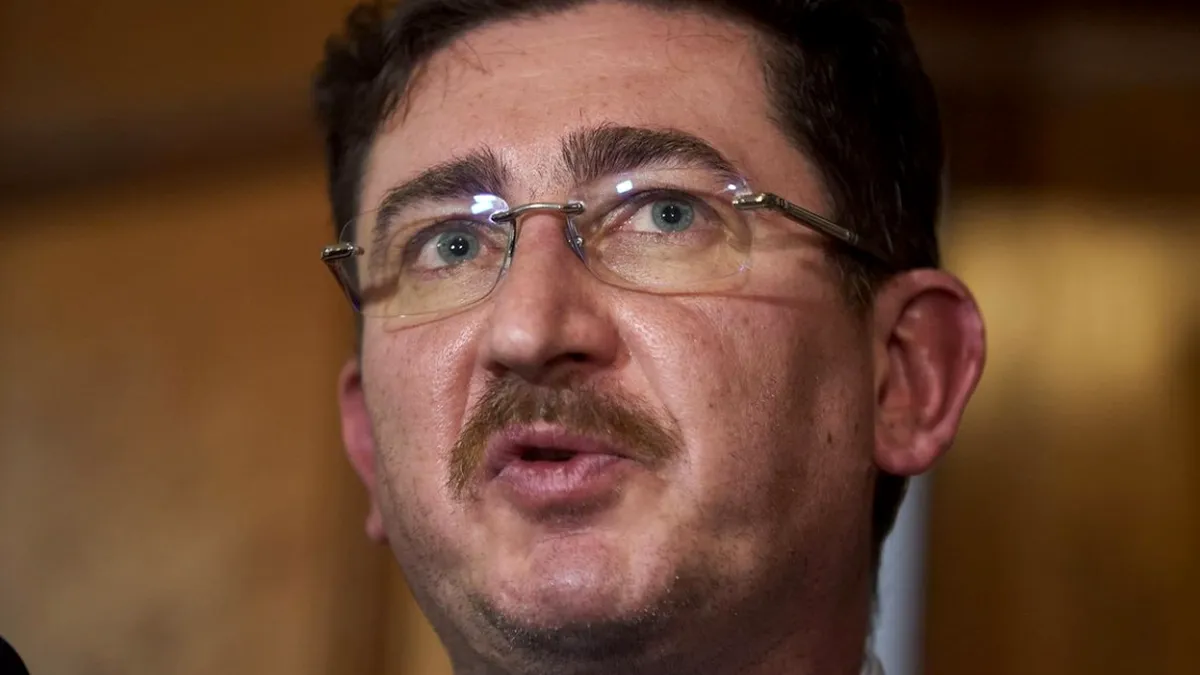 Cine este demnitarul în funcție de 16 ani care a schimbat 12 premieri