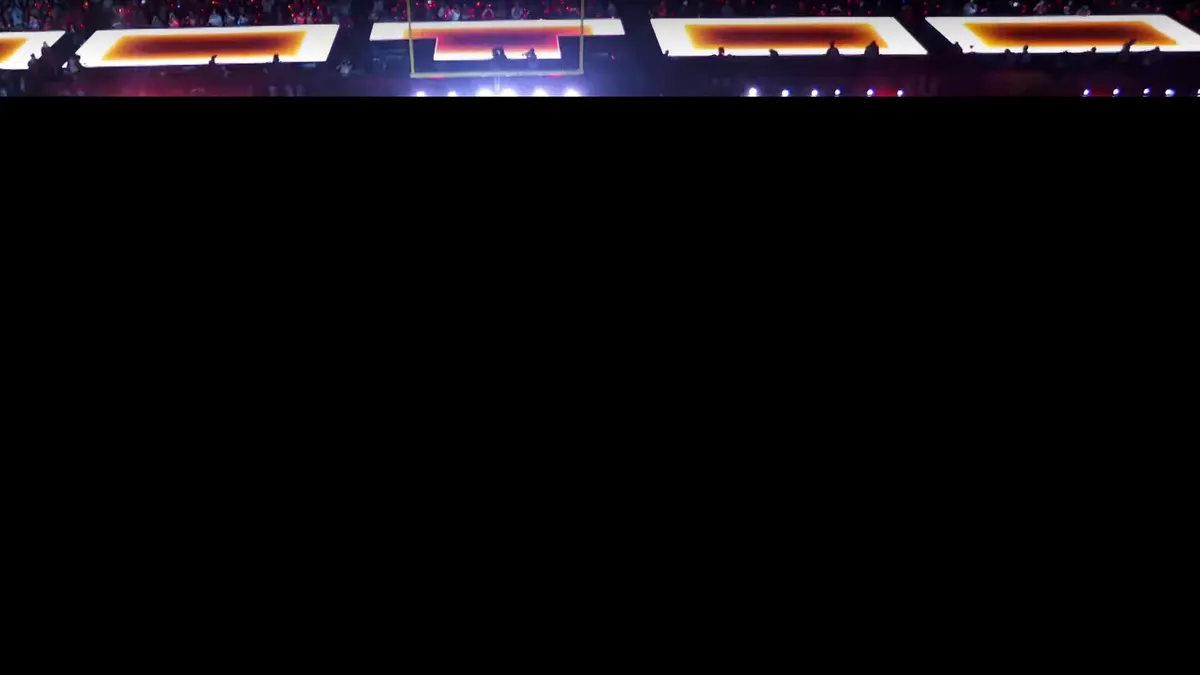 VIDEO De ce au avut zeci de dansatori capul bandajat la Super Bowl 2021