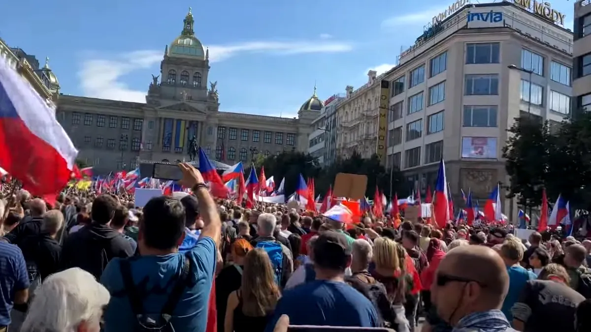 Republica Cehă: Zeci de mii de manifestanţi la un protest al forţelor radicale împotriva guvernului, a UE şi a NATO