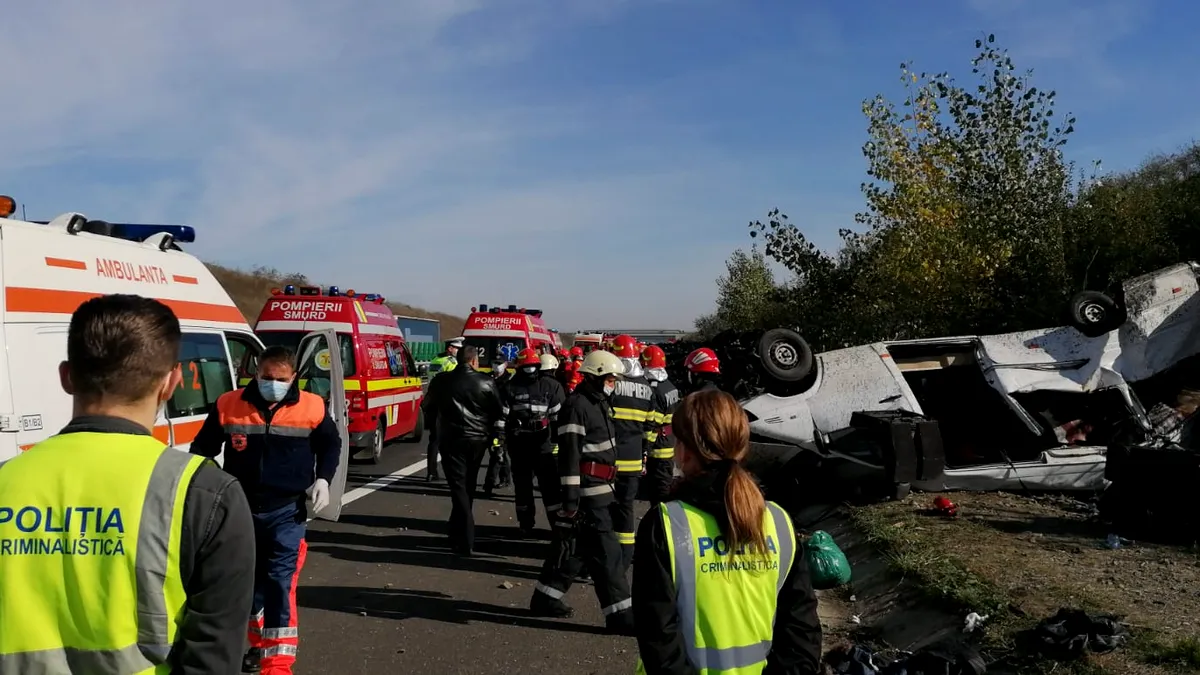 Accident grav pe A1: La fața locului acționează un elicopter și 15 echipaje medicale (FOTO)