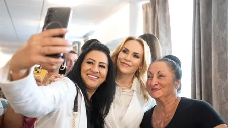 Întâlnire surpriză, înaintea alegerilor. Gabriela Firea, discuție cu femeile rome din Capitală