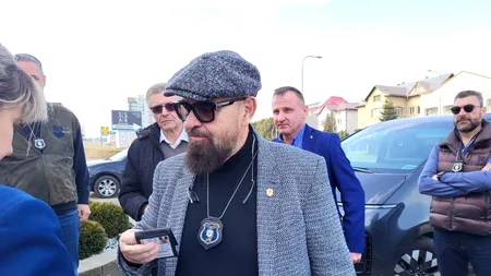 Piedone, bucuria oamenilor, spaima comercianților. Tinerii au stat la coadă să facă poze cu șeful ANPC (VIDEO)