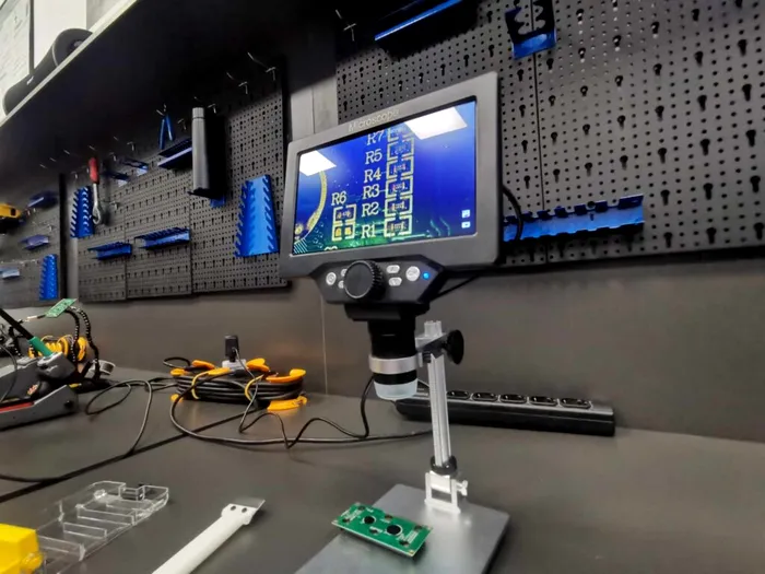 Laboratorul de robotică din cadrul Facultății de Matematică și Informatică de la UVT a fost inaugurat ieri / Foto: Ștefan Both / g4media.ro