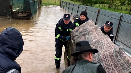 Situație critică: Cod roșu de inundații în Bihor și Cluj. Localnicii au primit mesaje RO-ALERT