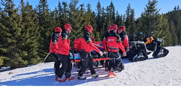 De la munte, direct la spital: tot mai mulți turiști au nevoie de intervenția salvamontiștilor