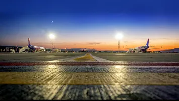 Aeroportul Cluj, contract de 120.000 euro anual pentru cosirea ierbii pe 100 hectare