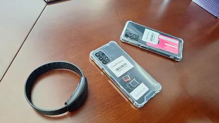 Telefonul de monitorizare primit de la Poliție, vândut de un bărbat