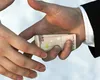 „Mita pentru asfalt” lovește din nou. Primarul din Drăgușeni, sub control judiciar