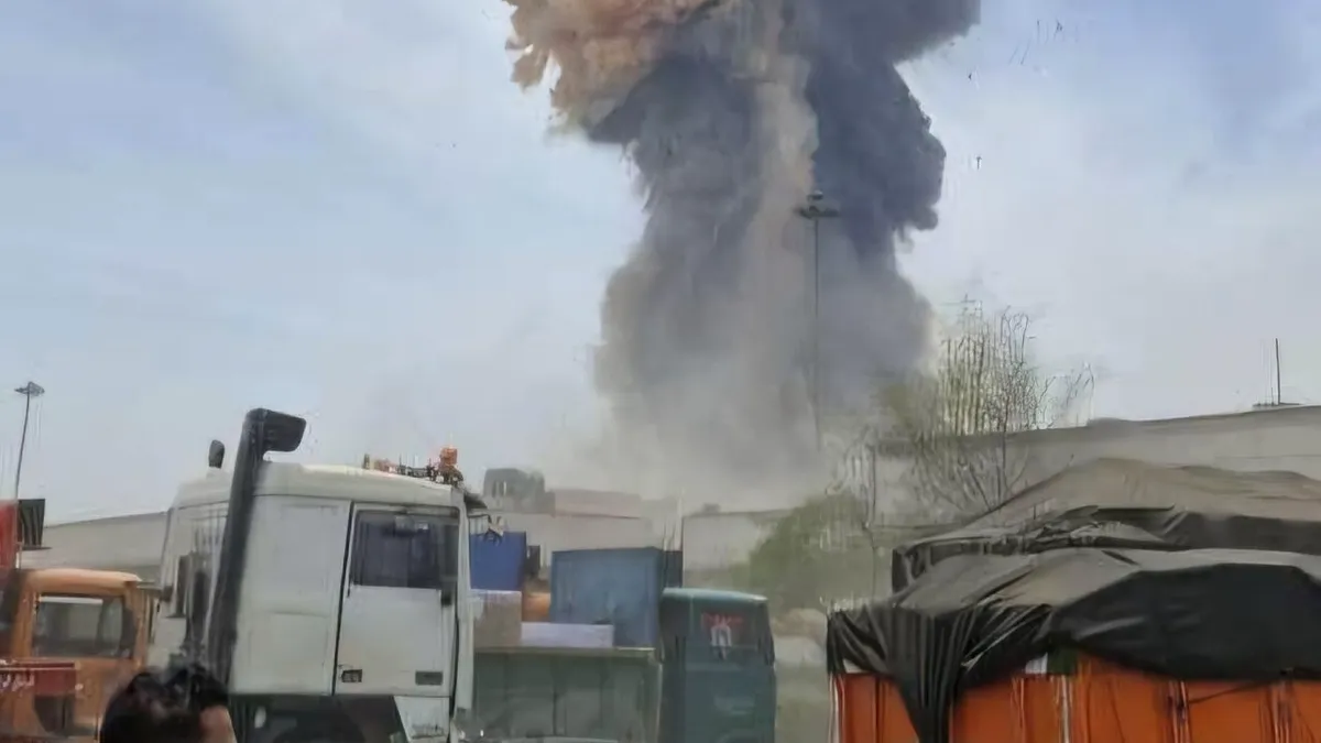Un port comercial din Iran a sărit în aer! Explozia puternică s-a soldat cu sute de persoane rănite (VIDEO)