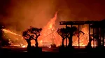 Incendiu devastator pe litoral: două beach-baruri din Mamaia au fost mistuite de flăcări