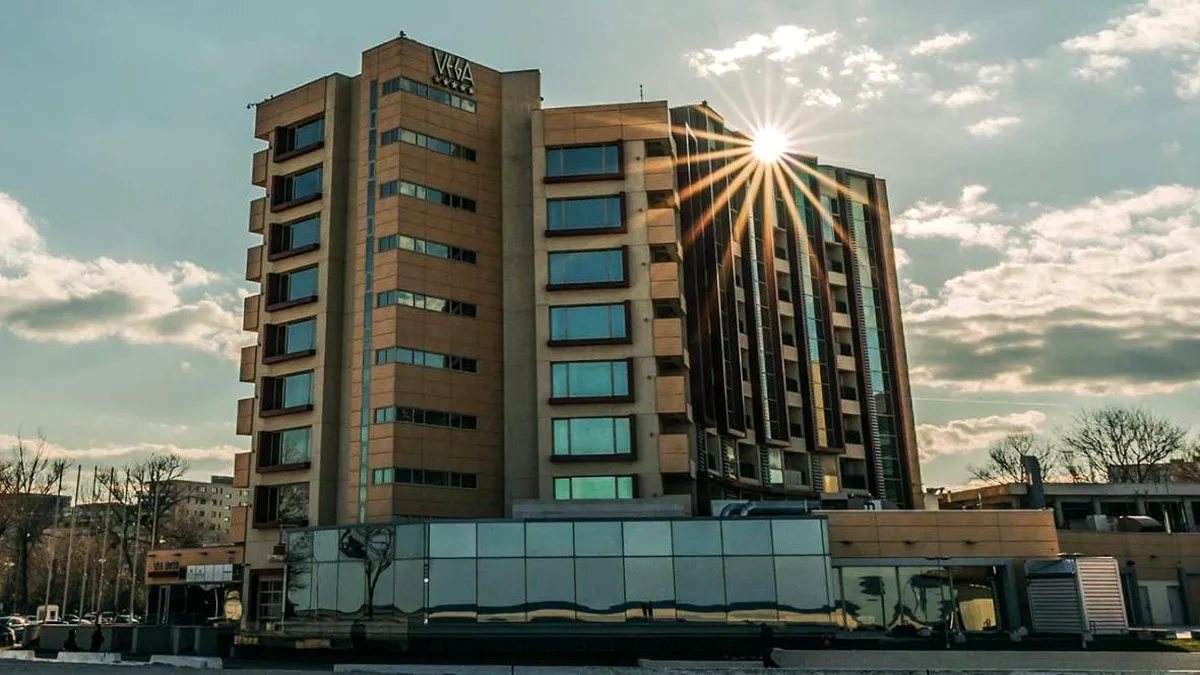 Hotelul Vega din Mamaia, simbol al litoralului, cedează sub datorii. Instanța a decis insolvența