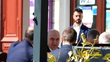 Ilie Bolojan, la Suceava de 1 Mai: vizită oficială, inaugurări și oprire la terasă în centrul orașului
