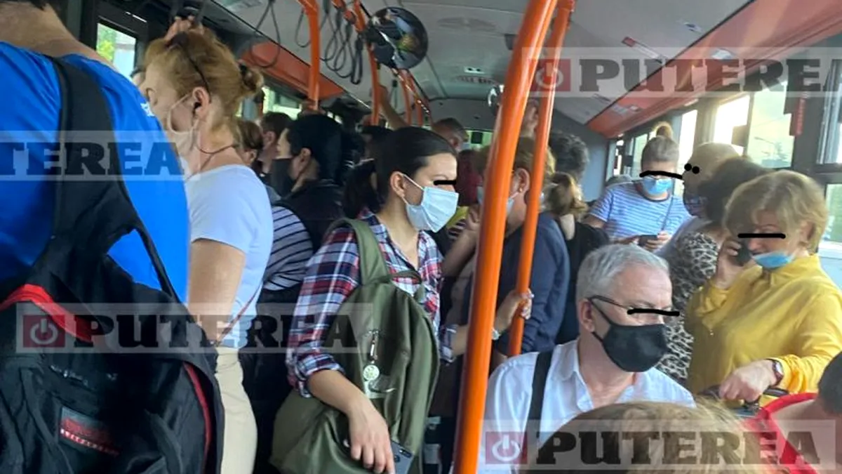 Haos în mijloacele de transport din București! Călătorii,  lipiți unii de alții în plină pandemie (FOTO)