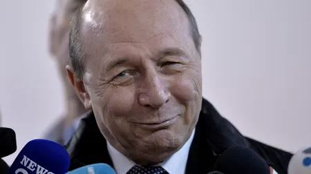 Surpriza lui Băsescu pe Facebook: Două postări identice, mii de reacții și un mesaj foarte simplu