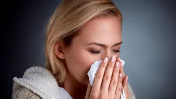 Gripa afectează tot mai mulți oameni. Sunt două tulpini. Ce spun medicii că avem, URGENT, de făcut