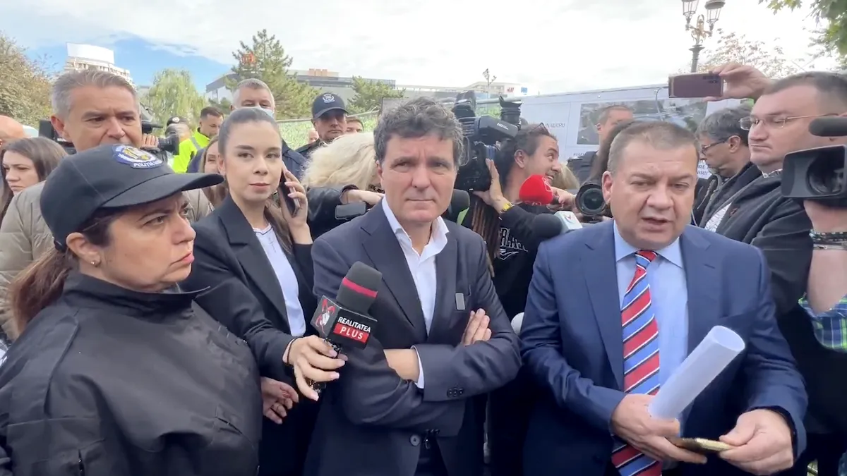 Dramoletă cu Nicușor Dan la Planșeul Unirii: gardurile, poliția locală și telefonul la 112