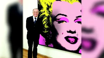 Președintele Iliescu și posterul provocator: perestroika sau Marilyn Monroe?