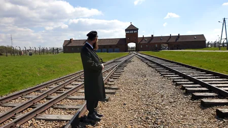 Ziua Holocaustului. ”Să ne amintim cum a început totul: antisemitismul şi ura au dat naştere Holocaustului”, spune Ursula von der Leyen