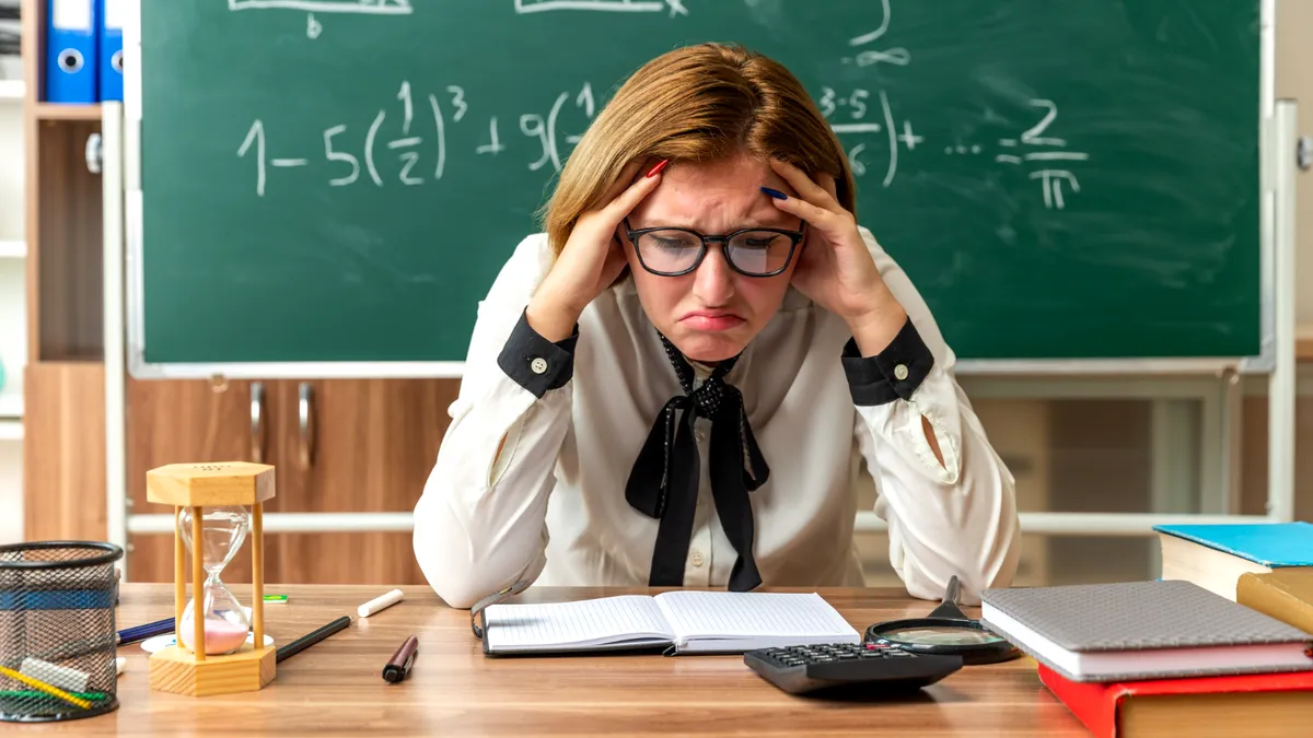 Un profesor debutant câștigă cât un zilier necalificat