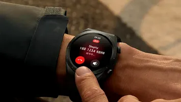 Xiaomi a lansat un ceas inteligent pentru adulți: poate măsura tensiunea arterială