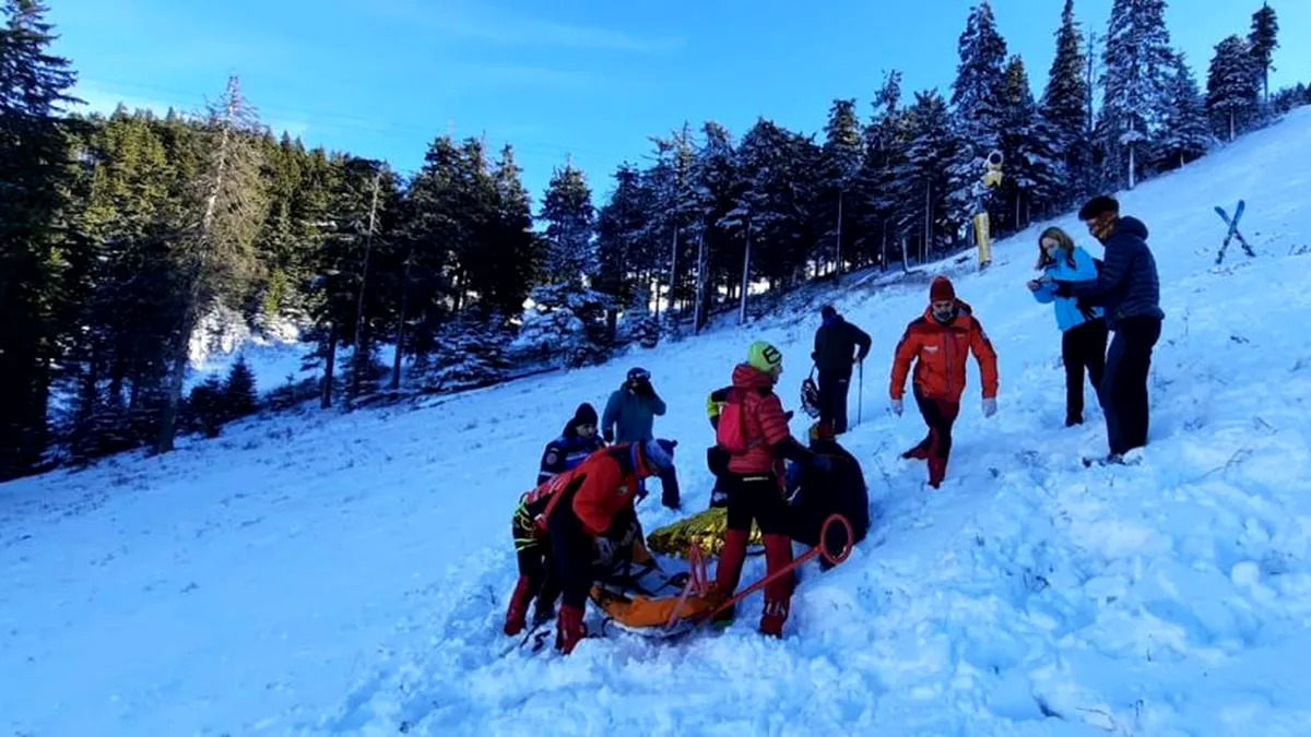 Doi schiori au murit după ce au fost surprinși de o avalanșă în zona Cabanei Bârcaciu din Munții Făgăraș