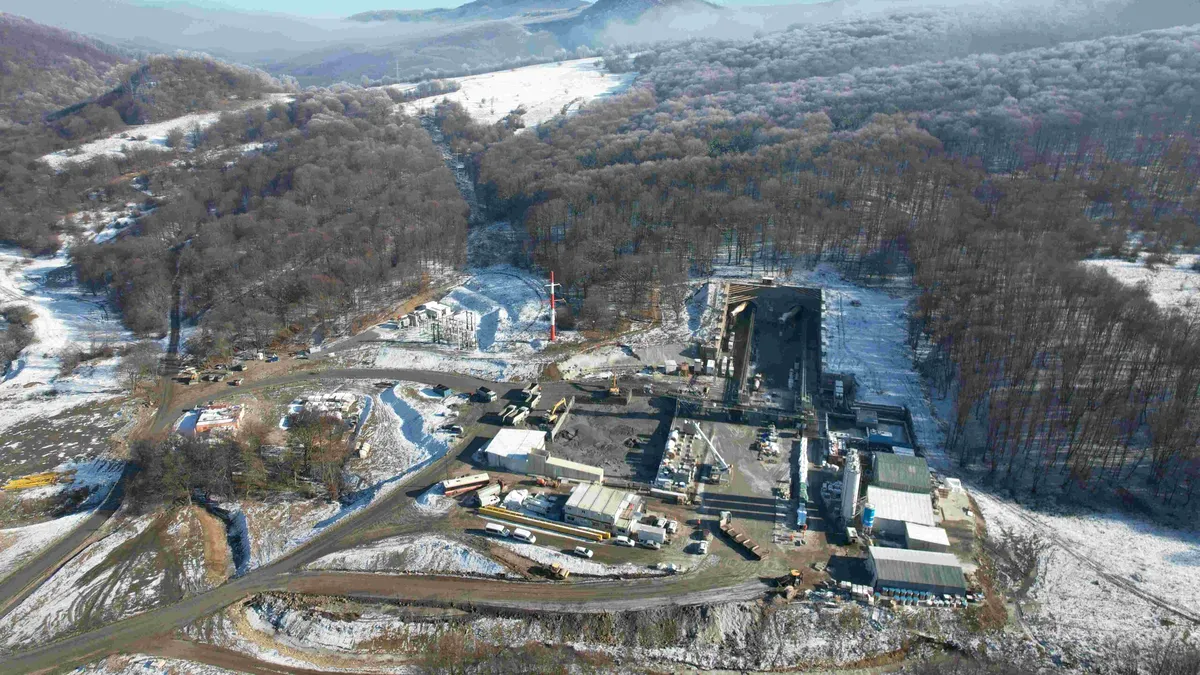 Toate cele 4 TBM-uri Aktor au intrat în munte! Imagini spectaculoase de pe șantierul de la Racoș
