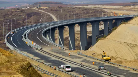 (VIDEO) Imagini cu Autostrada Sibiu–Pitești: au început lucrările de asfaltare pe secțiunea Cornetu–Tigveni