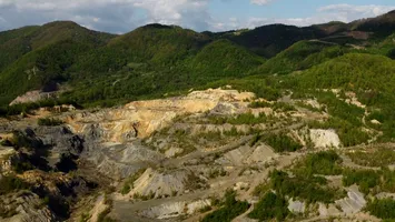 Proiect minier de peste 80 de tone de aur, avizat pe ascuns de APM Hunedoara
