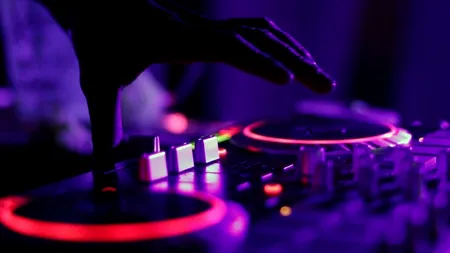 Un cunoscut DJ a fost găsit mort într-o cameră de hotel din Pitești
