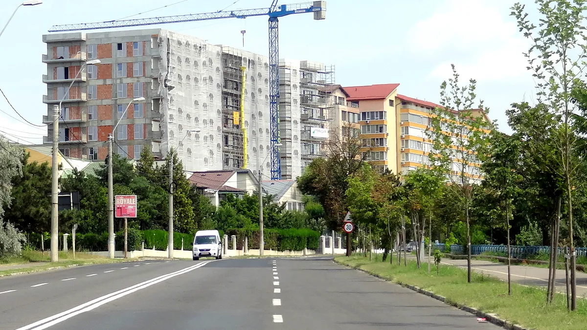 Apar noi construcții grele pe Faleza din Galați, în pofida avertizărilor specialiștilor că promontoriul alunecă în Dunăre