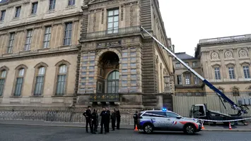Jaful de la Luvru: cum au operat hoţii, făcându-se nevăzuţi, în doar patru minute