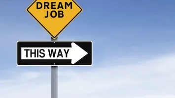 Din Cluj, direct în jurul lumii. Două românce, alese pentru un job de vis, din 16.000 de candidați