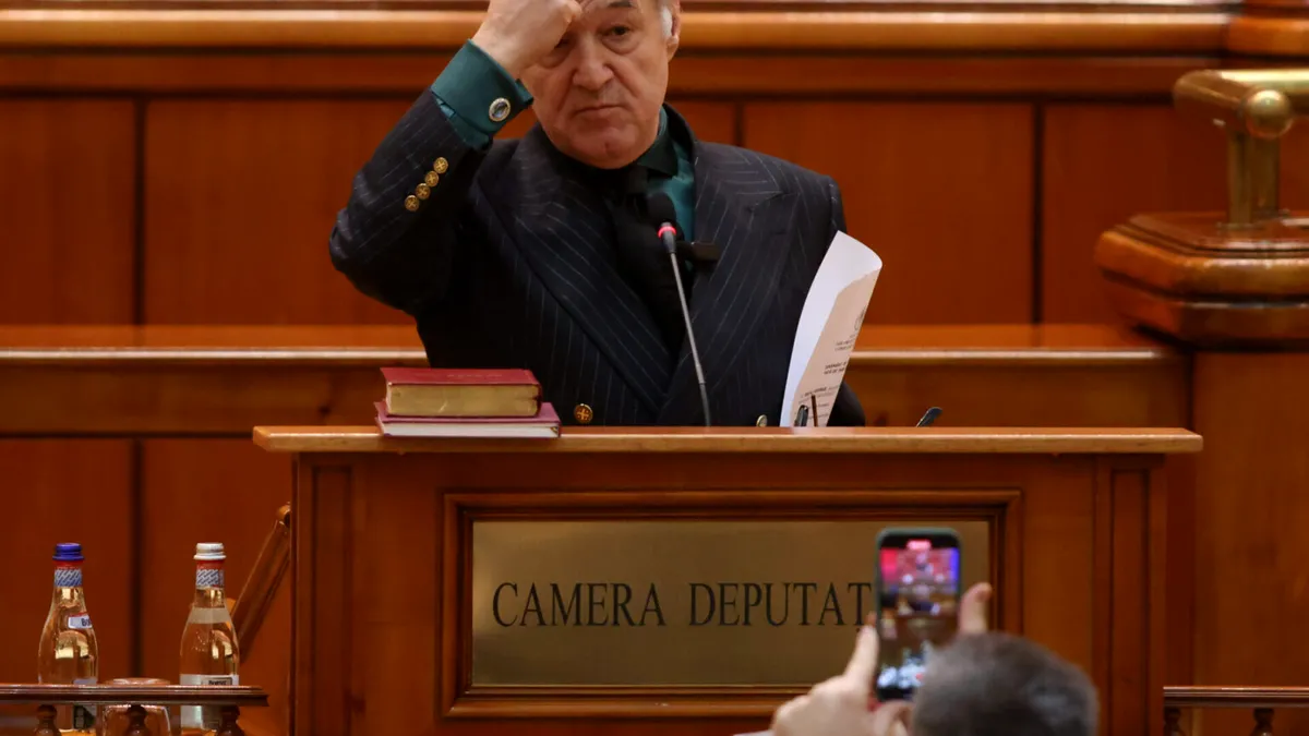 Guralivul TV Gigi Becali, marele „mut” din Parlament