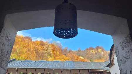 Eroism și credință pe Muntele Arnota, locul unde rezistența anticomunistă se împletește cu istoria unei mănăstiri domnești