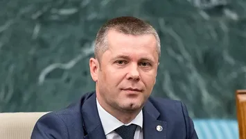 Bugetarul de 4.500 de euro pe lună care „nu evaluează nimic”