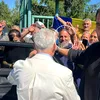 Călin Georgescu primit de un preot fals în Moldova. Fostul candidat la prezidențiale se afla în mijlocul turneului politic