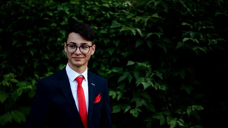 El este românul de 24 de ani care o îmbracă pe Beyonce! Cosmin are o poveste de viață ca-n filme