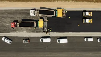 A fost mișcare pe șantiere și în sezonul estival. Cine domină topul constructorilor de autostrăzi după progresul înregistrat în iulie și august
