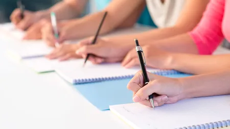 Peste 30.000 de candidaţi susţin miercuri examenul de titularizare în învăţământ