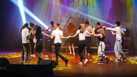Alege-te pe tine! Campania care a ajuns la Balul Bobocilor în Deva