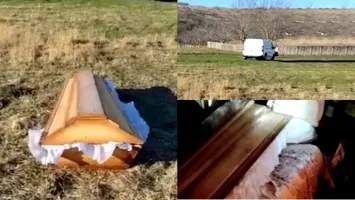 Sicriul cu un bărbat mort, abandonat pe câmp după ce dricul n-a mai putut înainta prin noroi